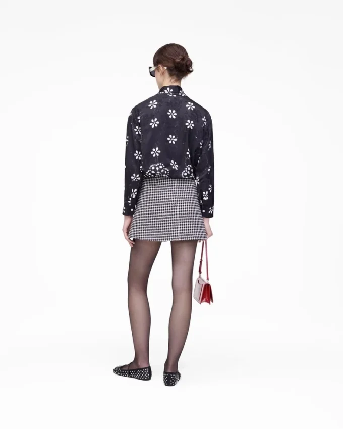 Blusa con lazo y ojales Trompe L’Oeil Blusa con lazo y ojales Trompe L’Oeil