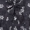 Blusa con lazo y ojales Trompe L’Oeil Blusa con lazo y ojales Trompe L’Oeil