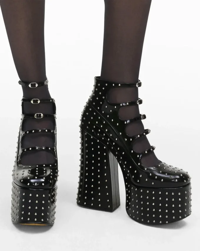 Botines Kiki con tachuelas glamurosas Botines Kiki con tachuelas glamurosas