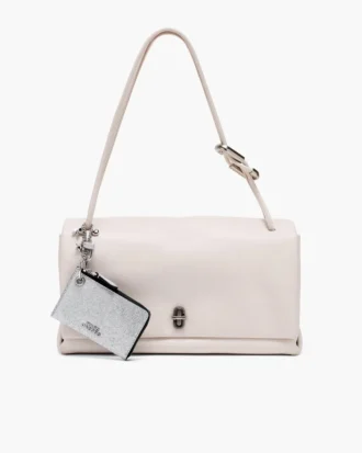 Cartera con cremallera superior y charm recubierta de purpurina para el día a día
