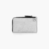 Cartera con cremallera superior y charm recubierta de purpurina para el día a día