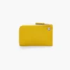 Cartera con cremallera superior y charms Cartera con cremallera superior y charms
