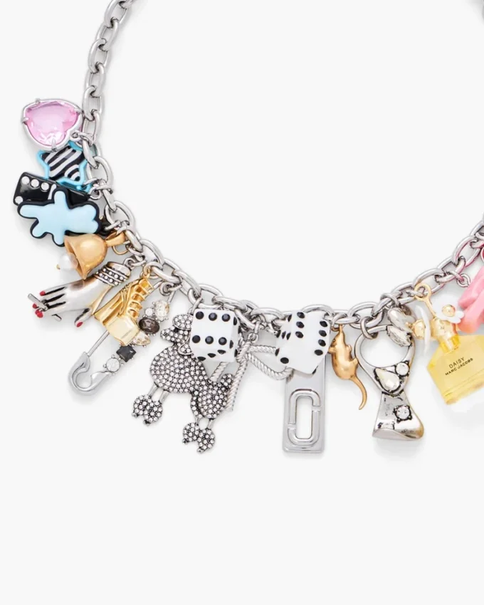 Collar llamativo con charm adhesivo Collar llamativo con charm adhesivo