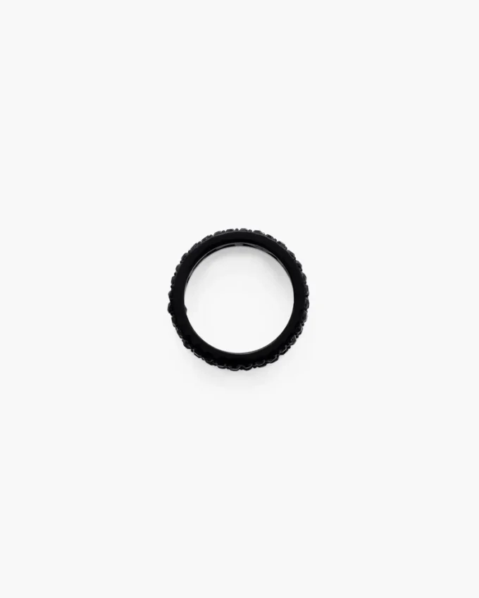 El anillo Monogram Pave
