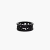 El anillo Monogram Pave