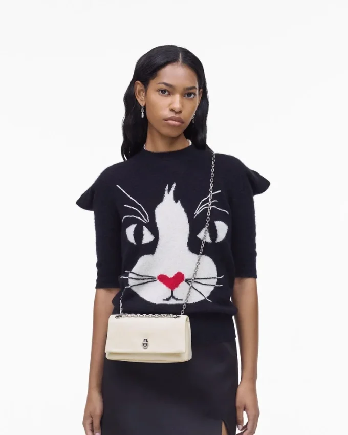El bolso mini con doble cadena El bolso mini con doble cadena