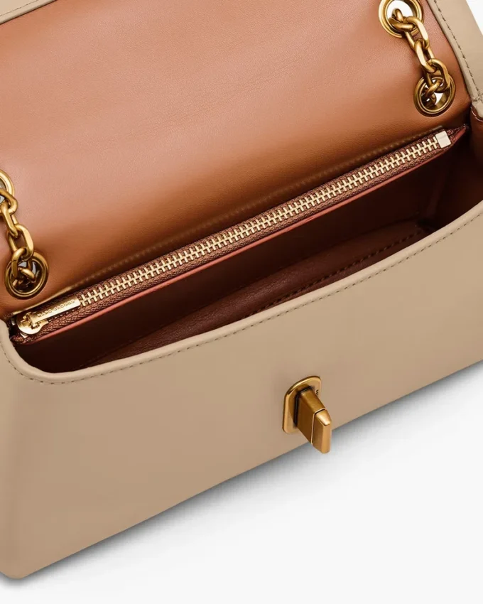 El bolso mini con doble cadena El bolso mini con doble cadena