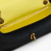El bolso mini con doble cadena El bolso mini con doble cadena