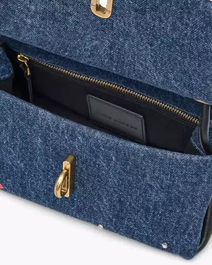 El bolso mini dual de denim con charms El bolso mini dual de denim con charms