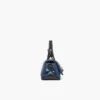 El bolso mini dual de denim con charms El bolso mini dual de denim con charms
