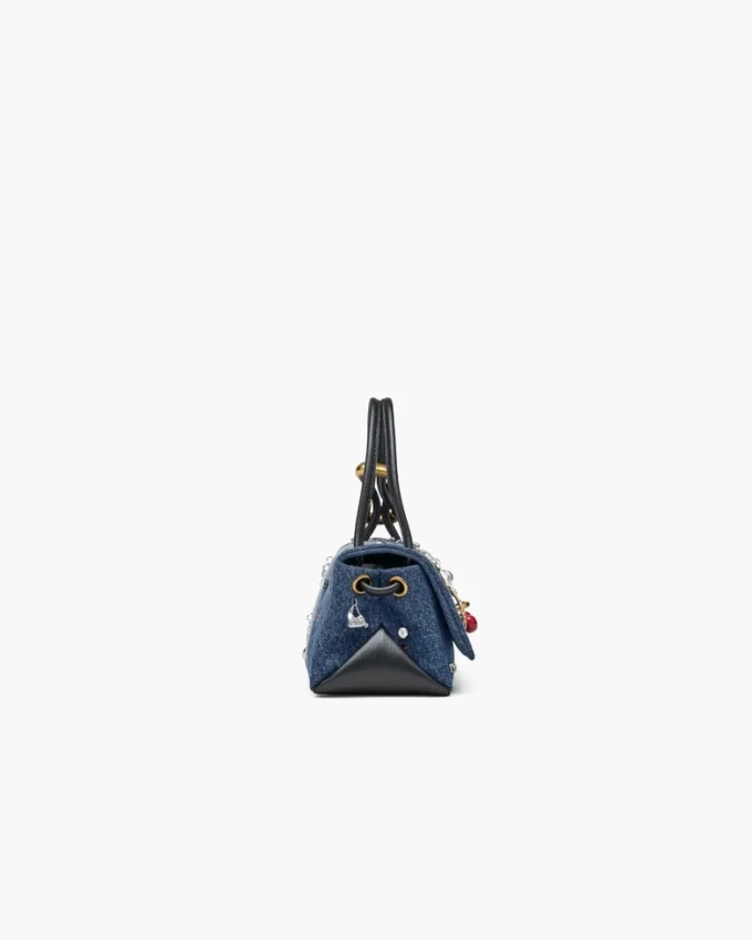 El bolso mini dual de denim con charms El bolso mini dual de denim con charms
