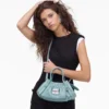 El bolso pequeño Cristina