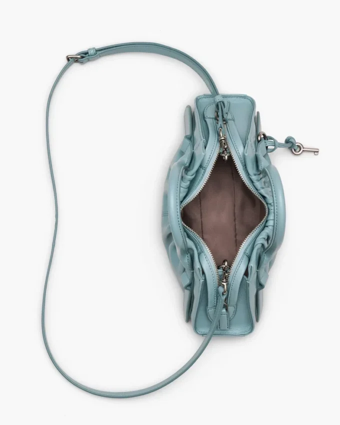 El bolso pequeño Cristina