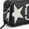 El bolso Snapshot de cuero con parche de estrellas El bolso Snapshot de cuero con parche de estrellas