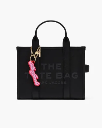 El charm para bolso con logotipo en cursiva