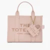 El charm para bolso Nano Tote Bag