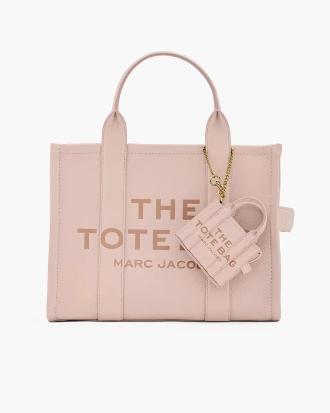 El charm para bolso Nano Tote Bag