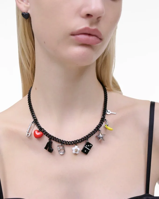 El collar con dije de coleccionista