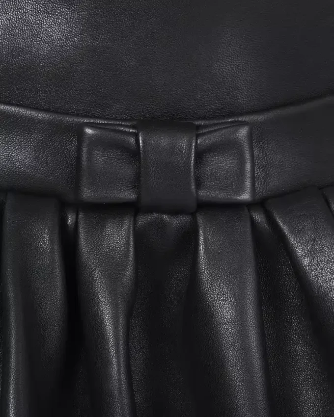 El vestido globo de cuero