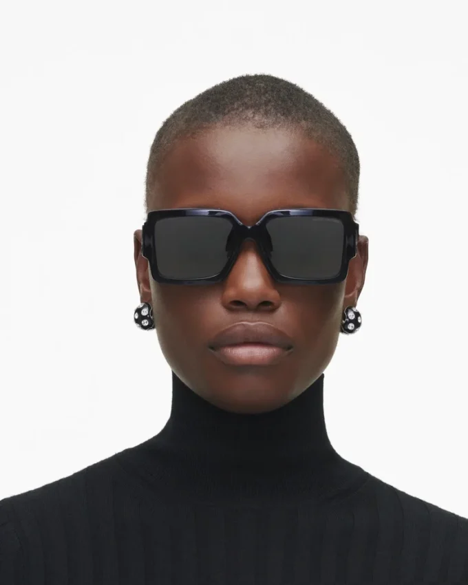 Gafas de sol cuadradas con logotipo llamativo Gafas de sol cuadradas con logotipo llamativo