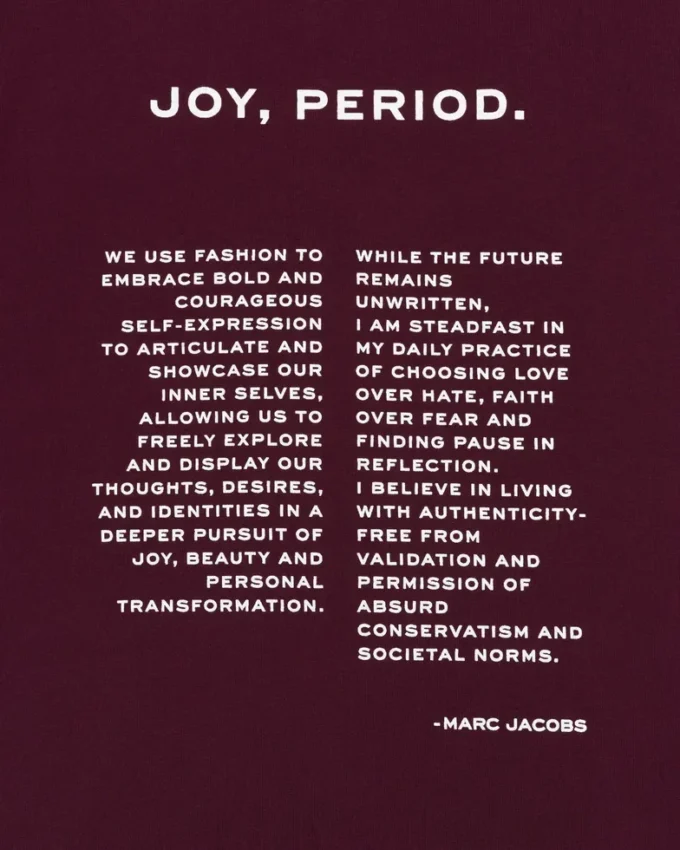 Joy. Camiseta ajustada Joy. Camiseta ajustada