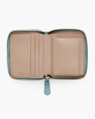 La cartera compacta y delgada para el día a día