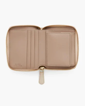 La cartera compacta y delgada para el día a día