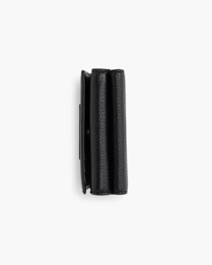 La cartera de cuero con tres pliegues
