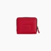 La mini cartera compacta de piel