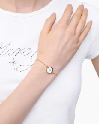La pulsera de cadena con botones La pulsera de cadena con botones