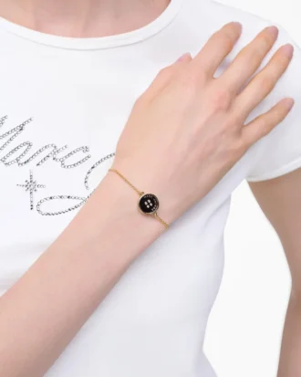 La pulsera de cadena con botones La pulsera de cadena con botones