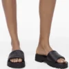 Las sandalias con suela gruesa