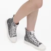 Las zapatillas altas con lentejuelas