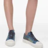 Las zapatillas de denim deconstruidas