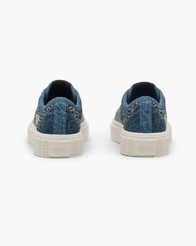 Las zapatillas de denim deconstruidas