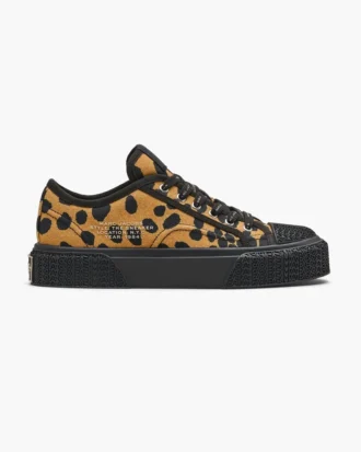 Las zapatillas de lona estampada
