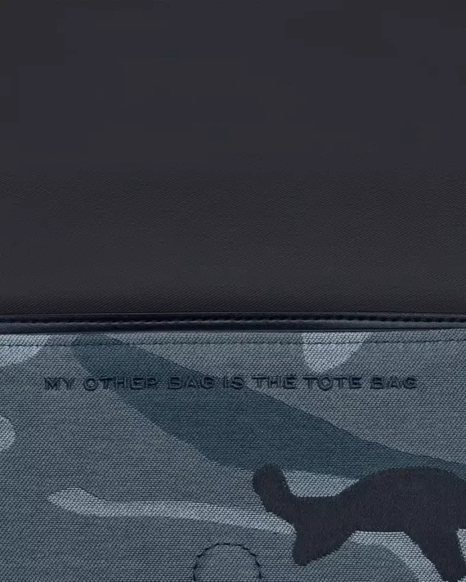 Mini bolso con cadena y jacquard de camuflaje Mini bolso con cadena y jacquard de camuflaje
