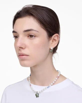 Pendientes de perlas con forma de mariposa de Hattie Stewart X Marc Jacobs