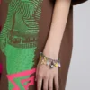 Pulsera con dijes de personajes