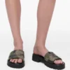 Sandalias con suela de tacos y jacquard de camuflaje