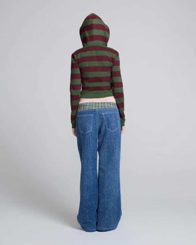 Sudadera con capucha ajustada y cremallera a rayas
