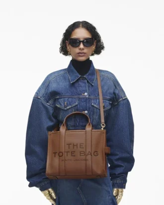 The Medium Tote Bag of leather