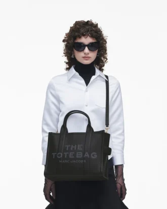 The Medium Tote Bag of leather