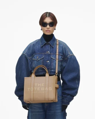 The Medium Tote Bag of leather