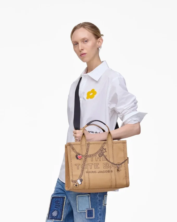 The Tote Bag mediano de lona con charm Trompe L’Oeil