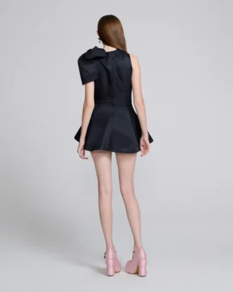 Vestido con lazo esculpido Vestido con lazo esculpido