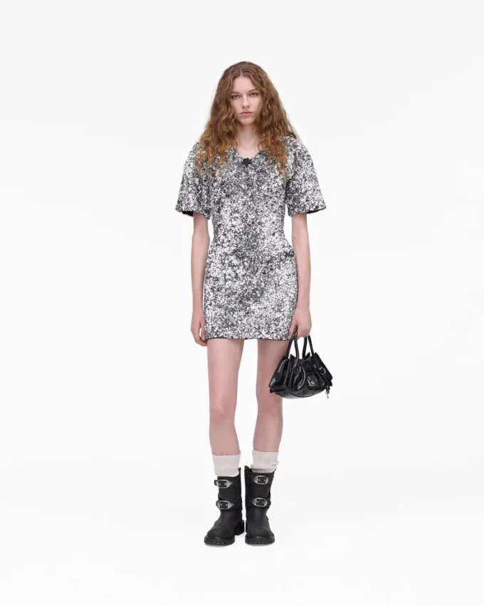 Vestido de punto con cuello en V y lentejuelas