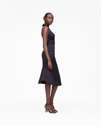 Vestido halter esculpido de satén